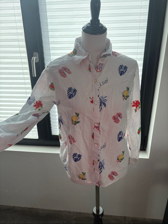 C&C California Tops - C&C CALIFORNIA White Woman’s Button-Up Shirt with Tropical Print